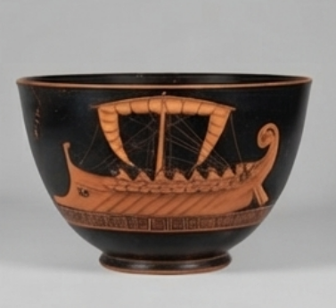 Bol La Trière Bol noir à décor cuivre : navire antique à voile et rameurs, frise de méandre sous la scène.